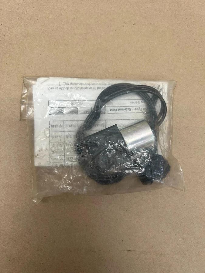 Used Parker P2FCH449 Solenoid Kit, 1/2 NPT Conduit 18 Lead 24 VDC