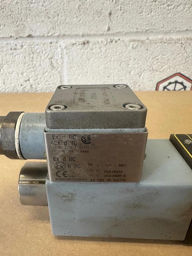 Used Parker D1VW001CVJET Hydraulic Valve w/ G.W. Lisk Co. D14-663F-8 Cable Entry