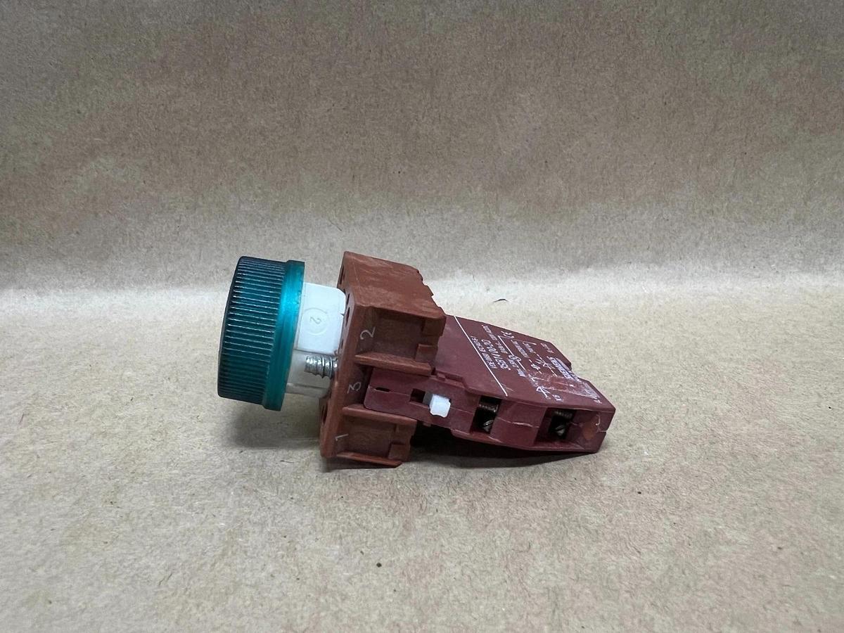 Used Siemens 3SB1400-2Q Green Button Contact Block - Lot of 3