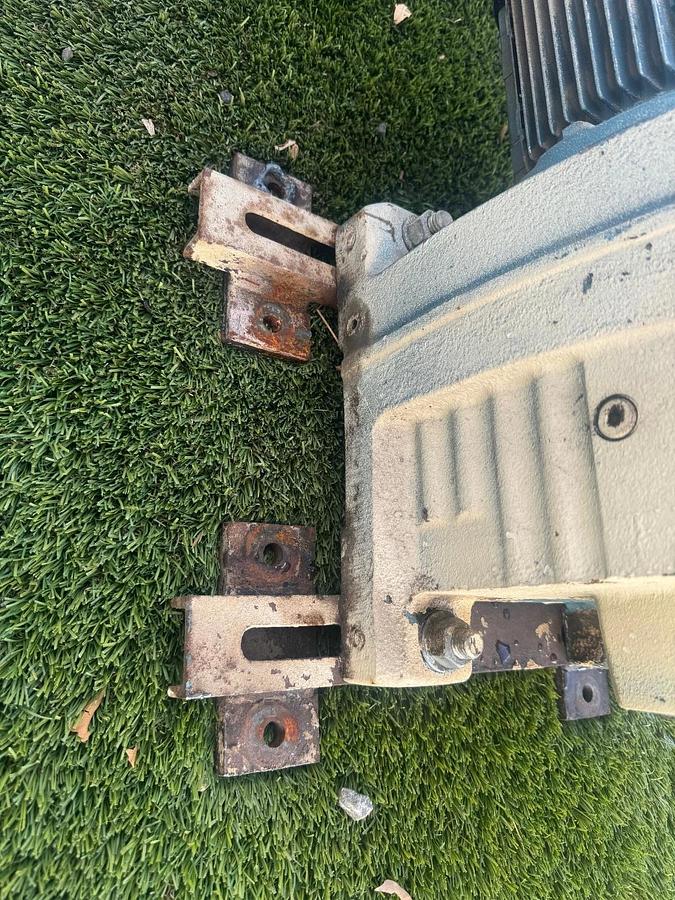 Used SEW Eurodrive DFT100L4 AC Motor 5Hp @ 1650RPM, RB7DT100L4 Gear Reducer, 41.71:1