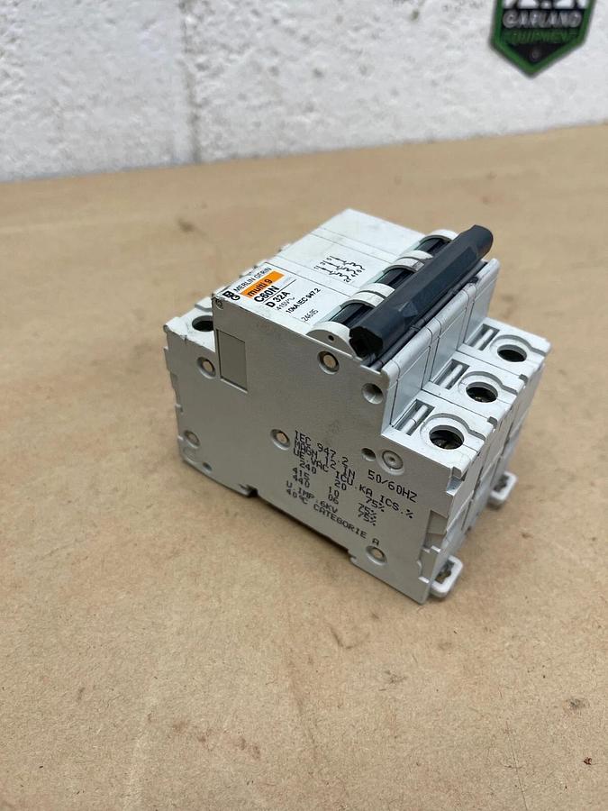 Used Merlin Gerin 24605 Curcuit Breaker, Multi9 C60N D 32A, 415V, 50/60 Hz, 3-Pole