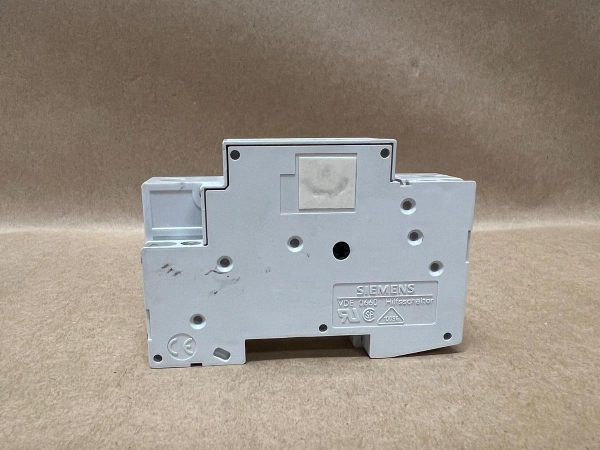 Used Siemens 5SX21 C6, 230/400V Circuit Breaker, 5SX9100HS Auxiliary Contact Lot of 2