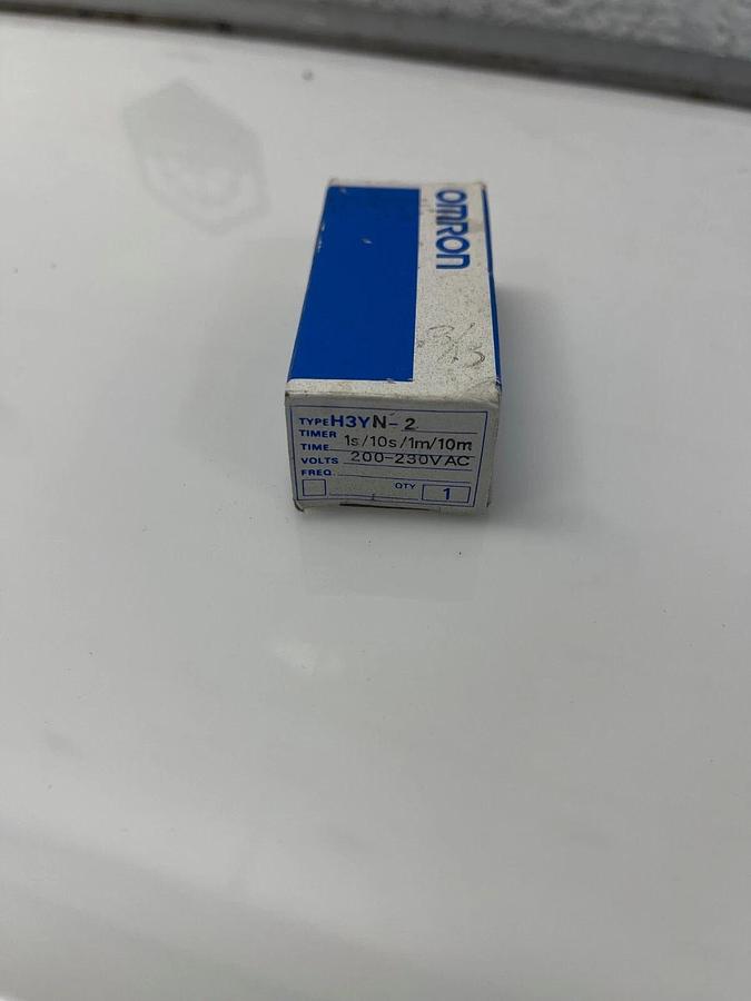 Used Omron H3Y-N-2, Timer, 50/60 Hz, AC200-230