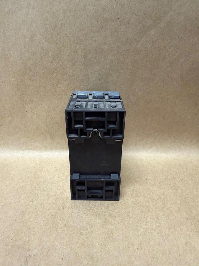 Used Siemens 3RV1011-1BA10 Circuit Breaker
