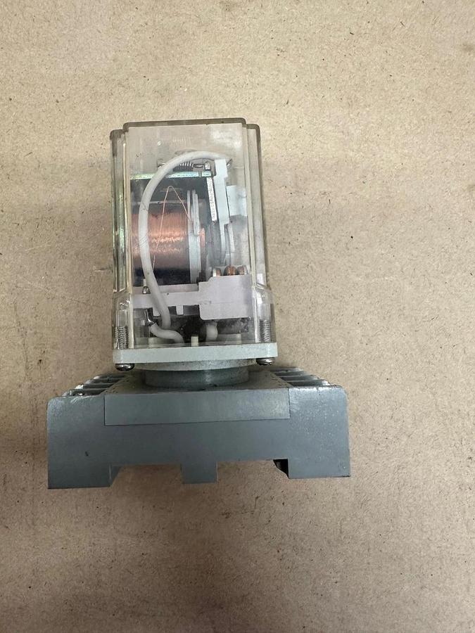 Used RELPOL Type R15 10A, 250VAC Relay w/ Base