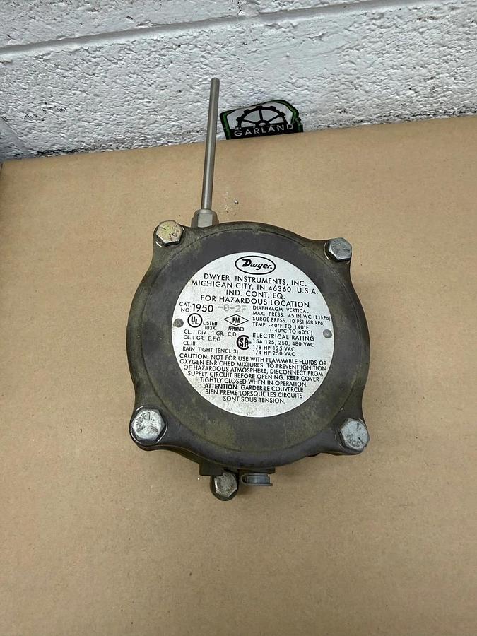 Used Dwyer 1950-0-2F Pressure Switch