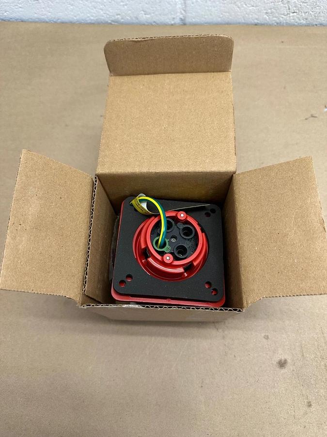 Used Hubbell HBL430R7W Pin and Sleeve Receptacle *NEW*