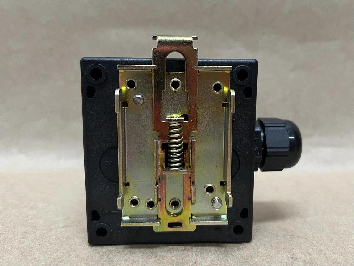 Used Moeller PC-GF20-FR Enclosed Selector Switch w/ M22-KC10 Contact Block