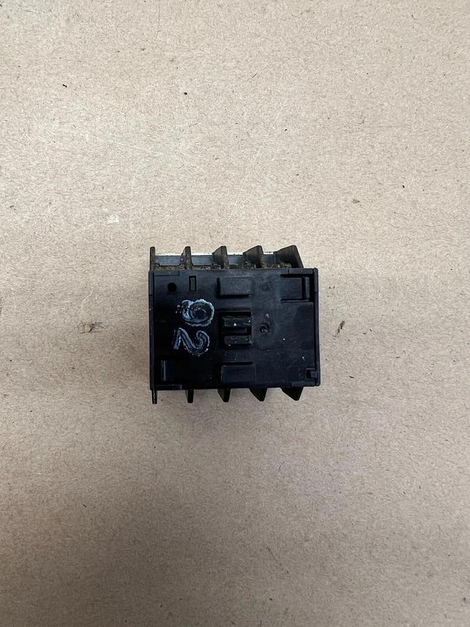 Used Eaton DIL-A-XHI20 Contact Block - Lot of 14