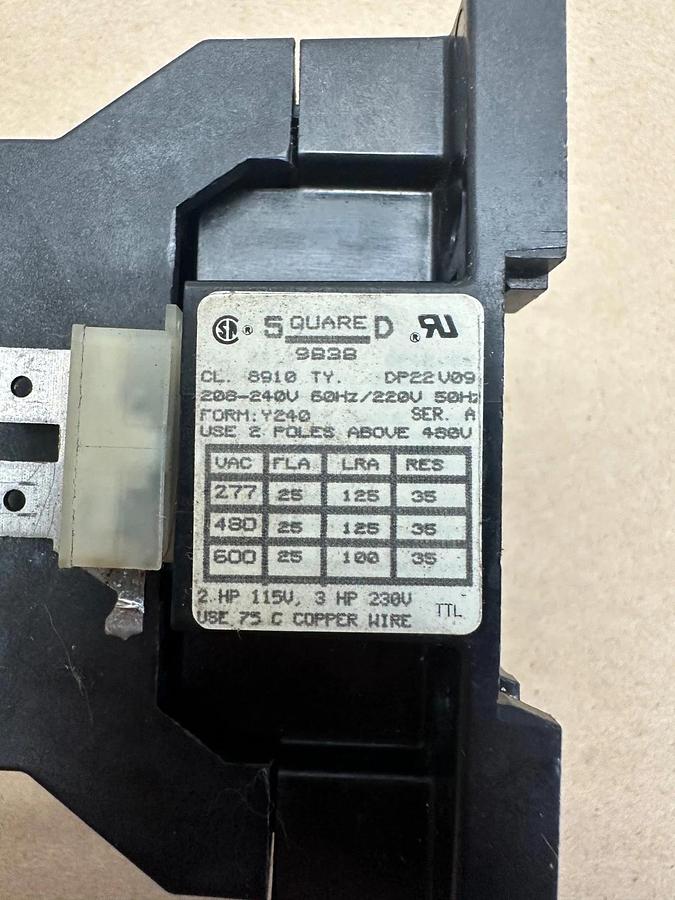 Used Square D CL8910 TY22V09 Contactor
