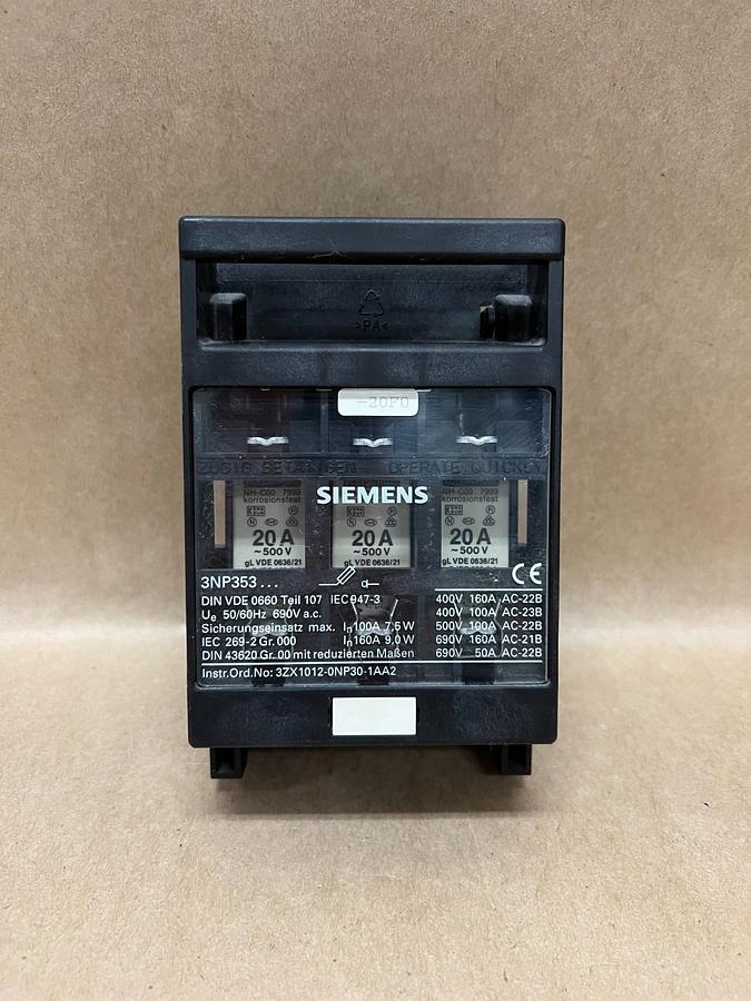 Used Siemens 3NP353 Disconnect Fuse Switch 20A, 3 Pole, 500V