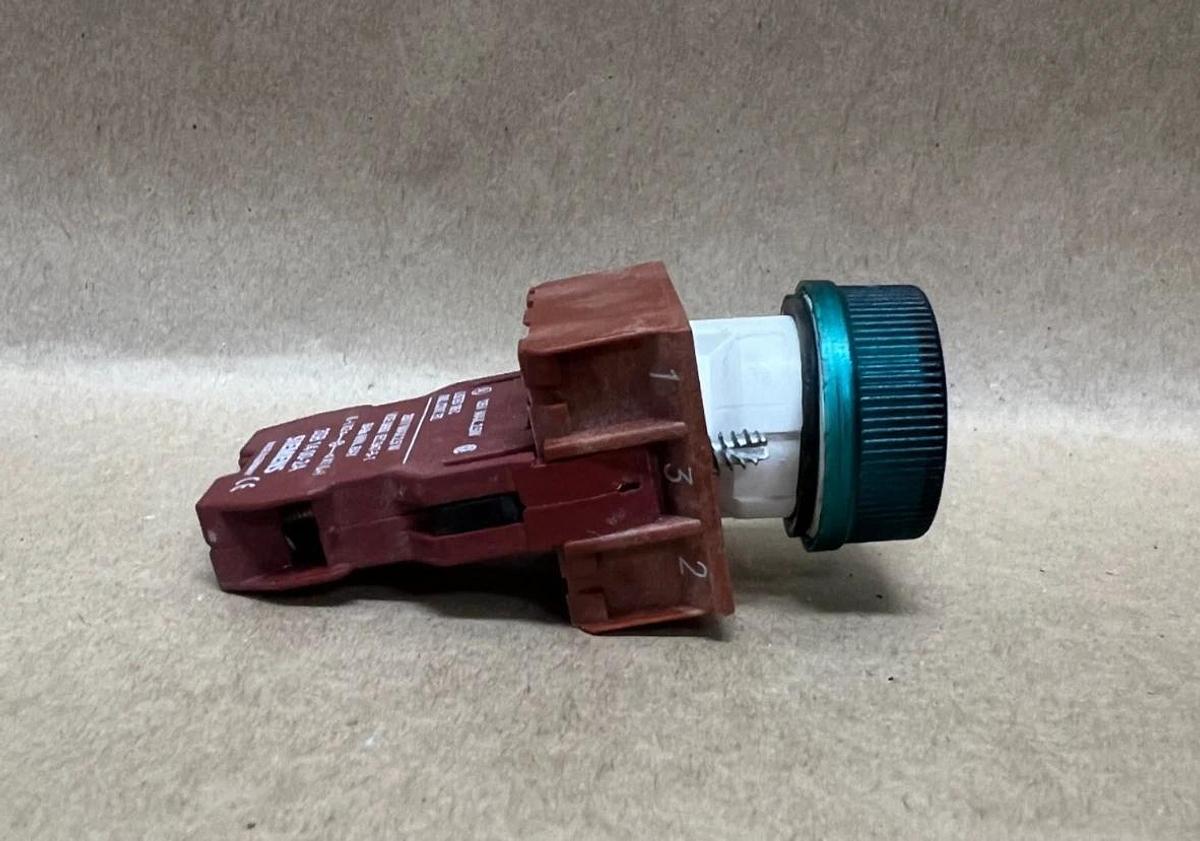 Used Siemens 3SB1400-2A Green Button Accessory Contact