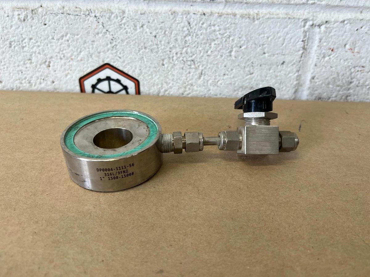 Used SS-43GS4 Ball Valve, w/ Rosemount DP0004-1111-S6 Pressure Transmitter Base