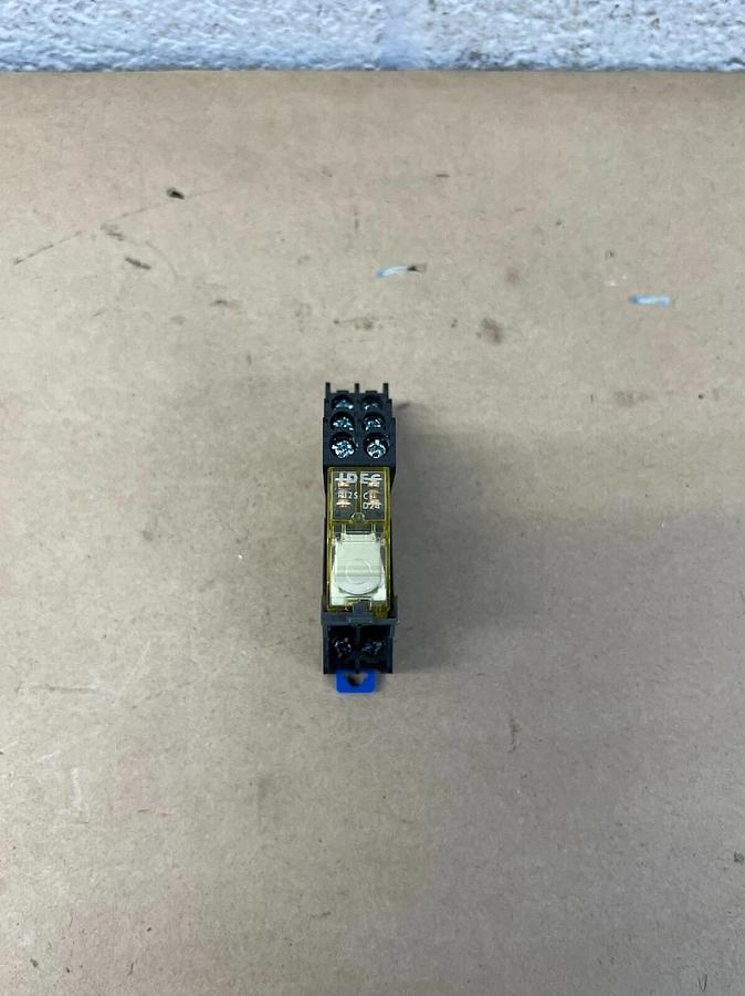 Used idec RJ25-CL-D24 Purpose Relay/ Socket