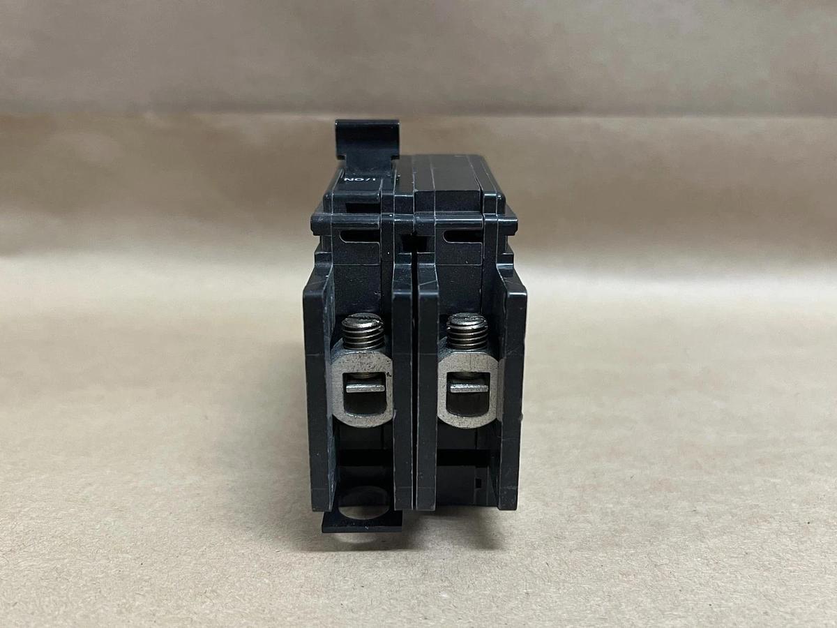 Used Square D QOU215 15A, 10 kA, 2P Circuit Breaker