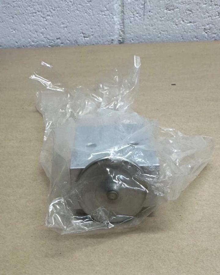 Used CAT 106-5121 Valve Assembly