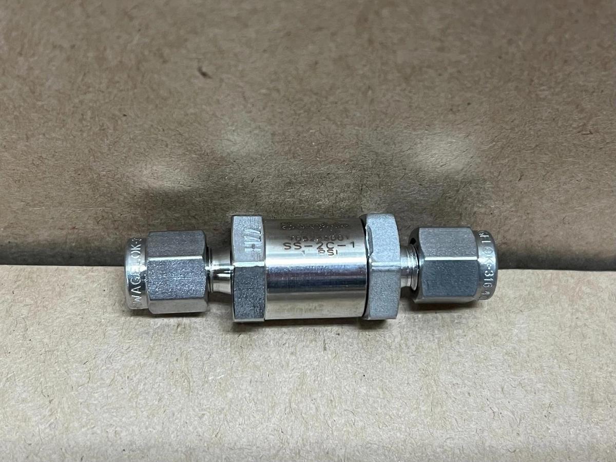 Used Swagelok SS-2C-1/3 1/8" Check Valve SS, 1/3 PSI - Lot of 7