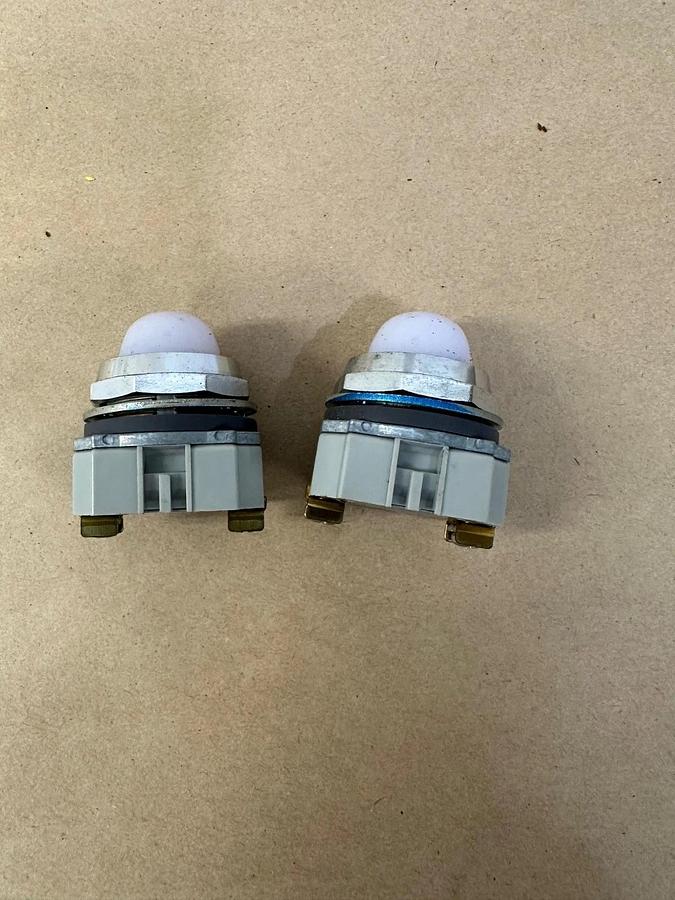 Used IDEC APD 30mm Pilot Light White - Lot of 2