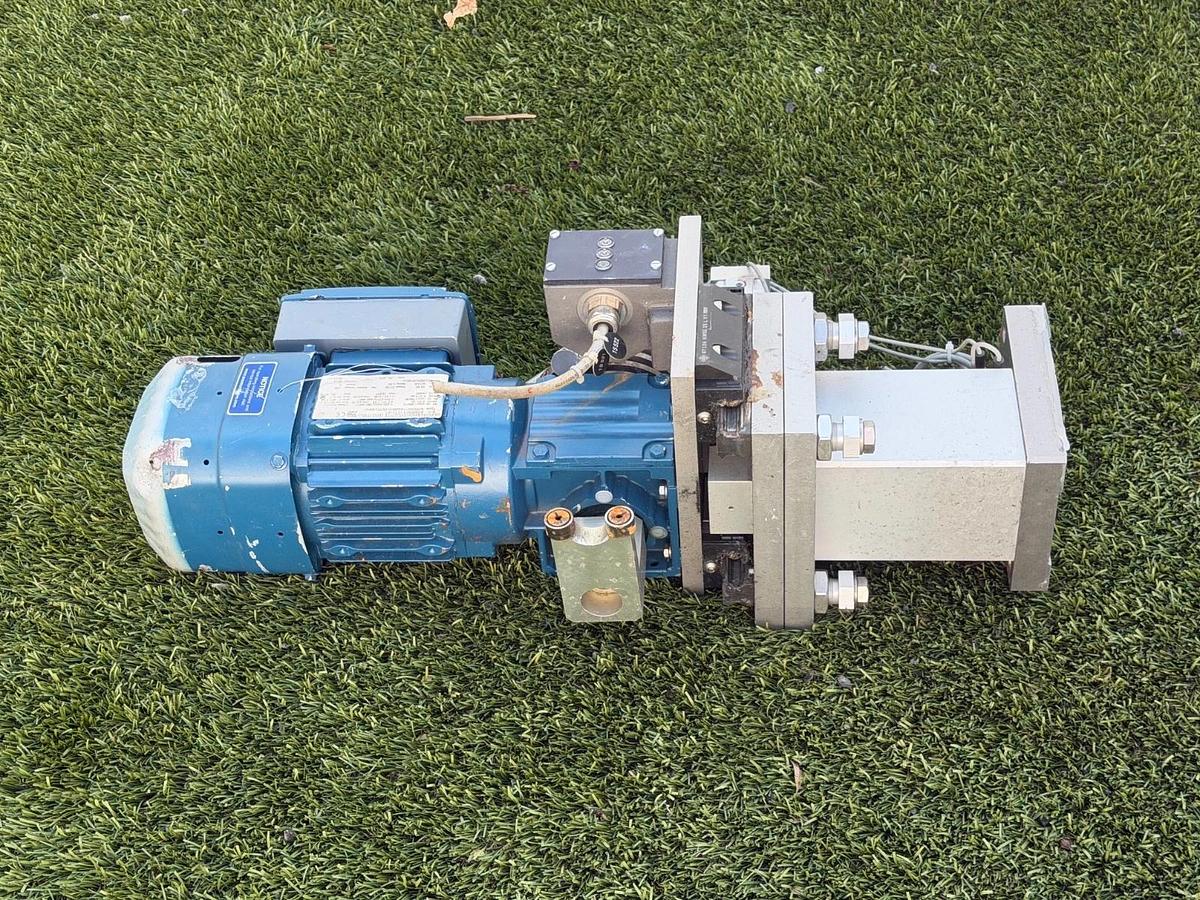 Used SEW-Eurodrive W20DRS71S4BE05HR/TH/ES7C 0.5Hp @ 1380 Rpm Right-Angle Gearmotor