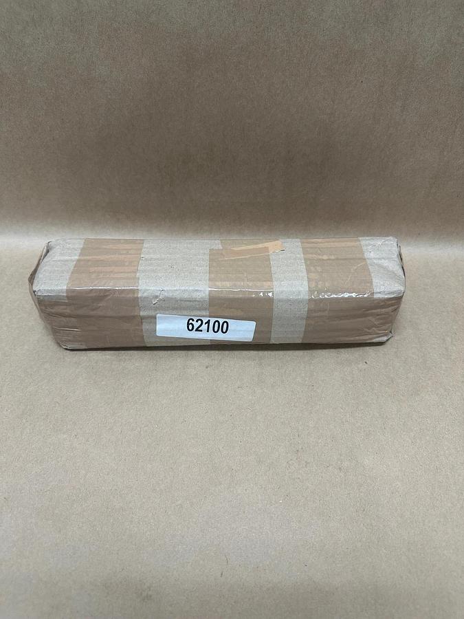 Used IEC 62100 10A Power Strip, 4 Outlets, Vertical Rack *NEW SEALED*