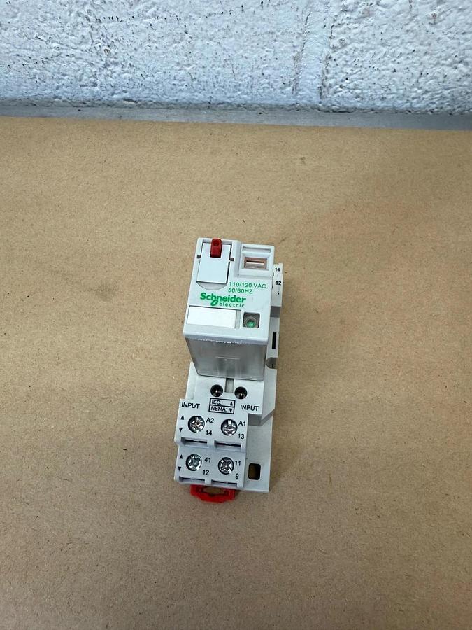 Used Schneider Electric 782XAXM4L-120A, Magnecraft Relay with Socket Base