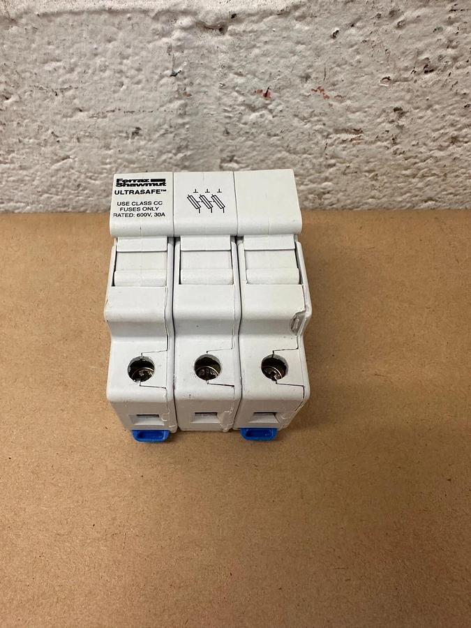 Used Ferraz Shawmut - USCC3 - 3 Pole Ultrasafe 600 V 30 A