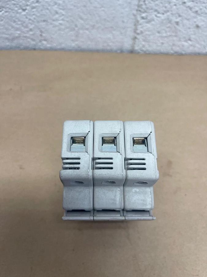 Used Cooper Bussmann CHCC3D Fuseholder, 3 Pole, 30 A, 600 V