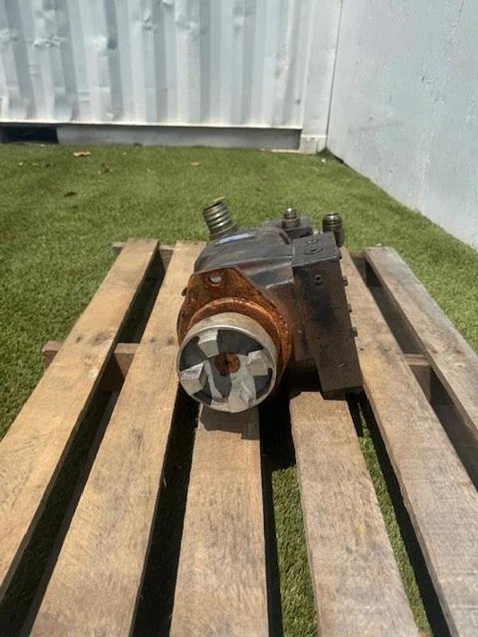 Used OilGear PVWH-60-LSAY-CNNN Hydraulic Pump