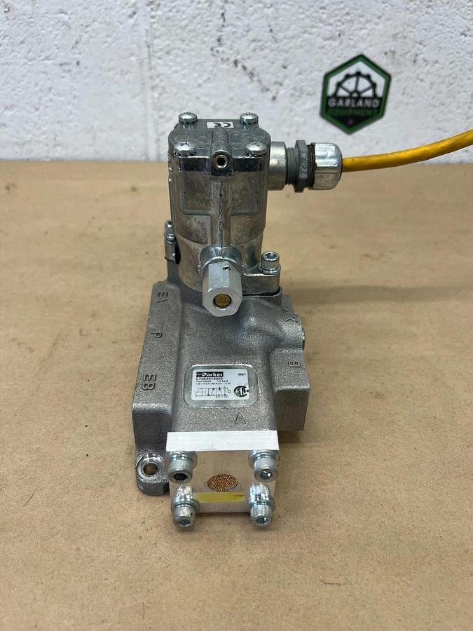 Used Parker L7054610253 Pneumatic Valve, Max Pressure 140 PSIG