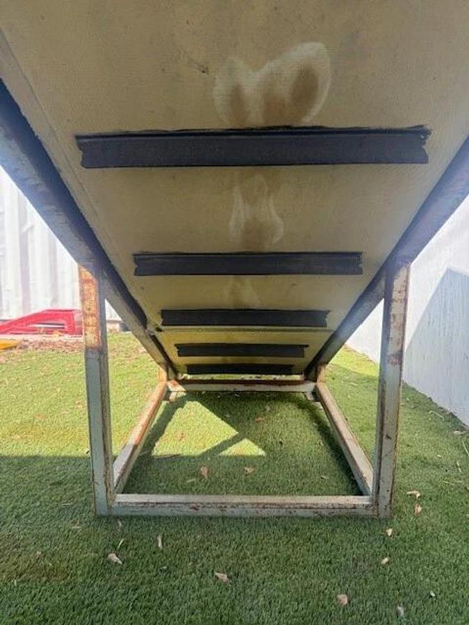 Used Conveyor Belt W: 28” L: 110” Cleated Incline Conveyor Non-Magnetic Pulley