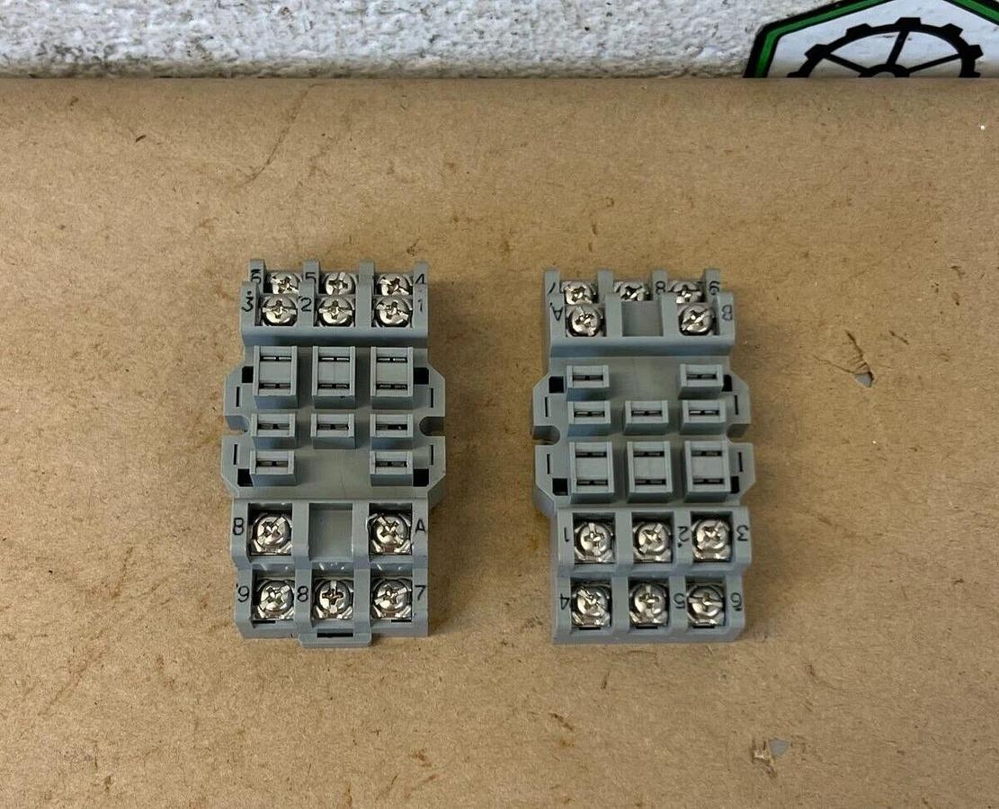 Used idec SR3B-05 15A Relay/Socket - Lot of 2