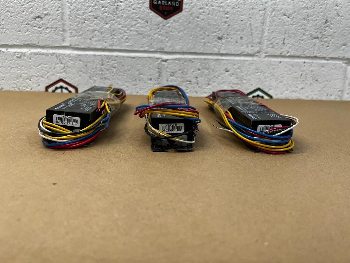 Used Sylvania QTP4x32T8/UNV ISN-SC Instant Start Electronic Replacement Ballast (3)