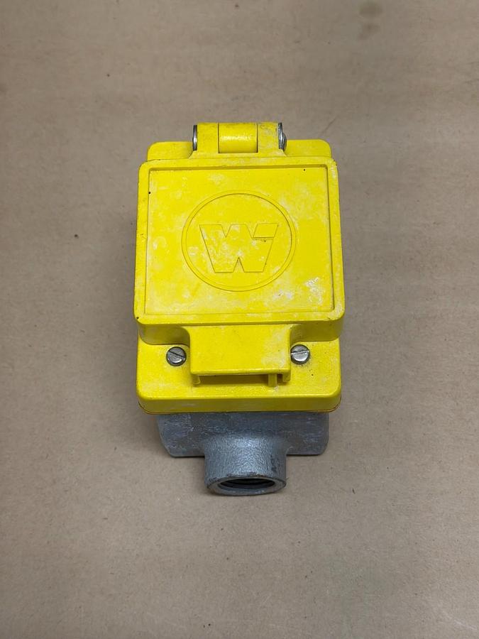 Used Daniel Woodhead 70-0210 Receptacle Cover w/ Appleton FD Unilet 3/4” Type E