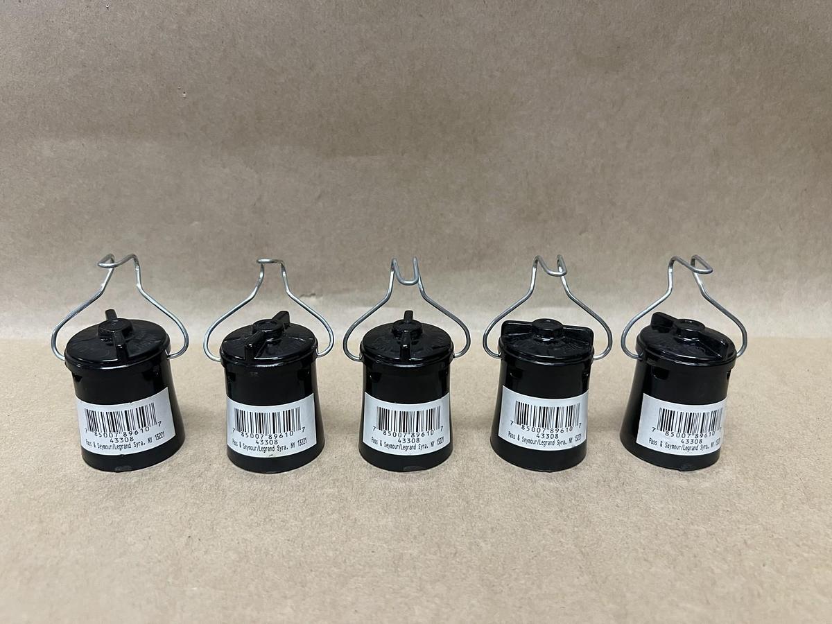 Used Pass & Seymour 43308 660W, 250V Temporary Lighting Lampholder - Lot of 5
