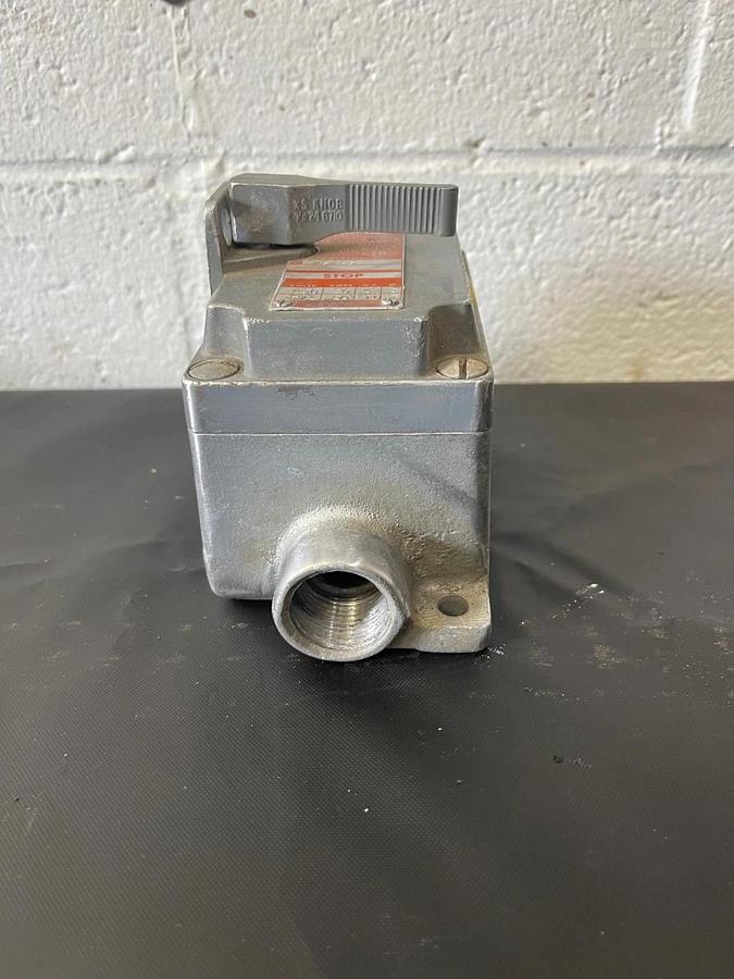 Used Killark XSX-53, Manual Motor Starter, 230V-3HP, 575V-10 HP