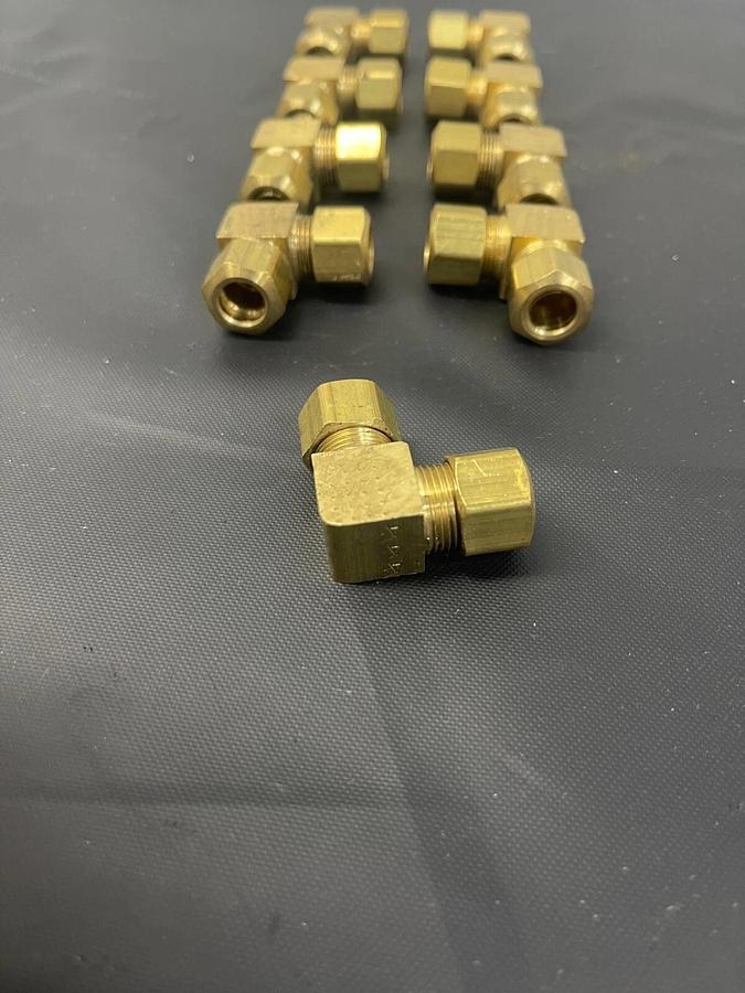 Used Generic 265X6 Brass Elbow Fitting, 3/8 O.D. Tube to Pipe - Lot of 9