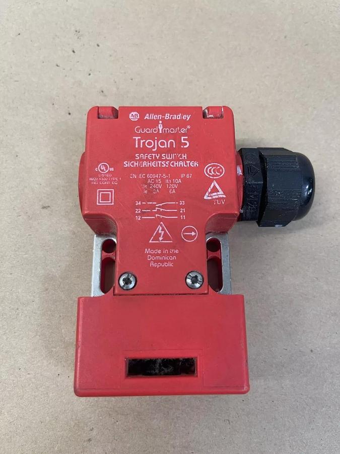 Used Allen Bradley 440K-T11118 B, Guard Master Trojan 5 Safety Switch w/o Door Clip