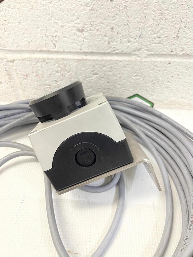 Used Siemens 3SU1801-0AA00-0AB1 Empty Enclosure with Cord