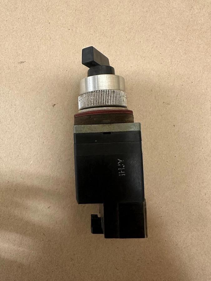 Used Allen Bradley 800MR-HX2B Industrial Control System w/ 800M-XA Contact Block