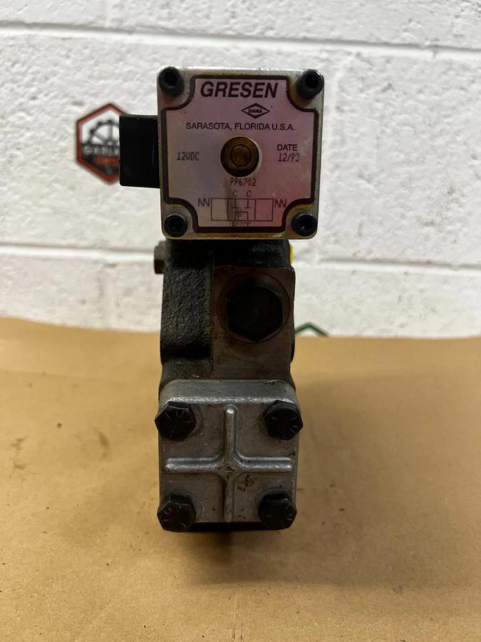 Used GRESEN 221602-25 Closed Center Motor Valve (12 VDC)