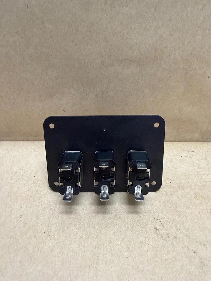 Nilight 3 Gang Toggle Switch *NEW*