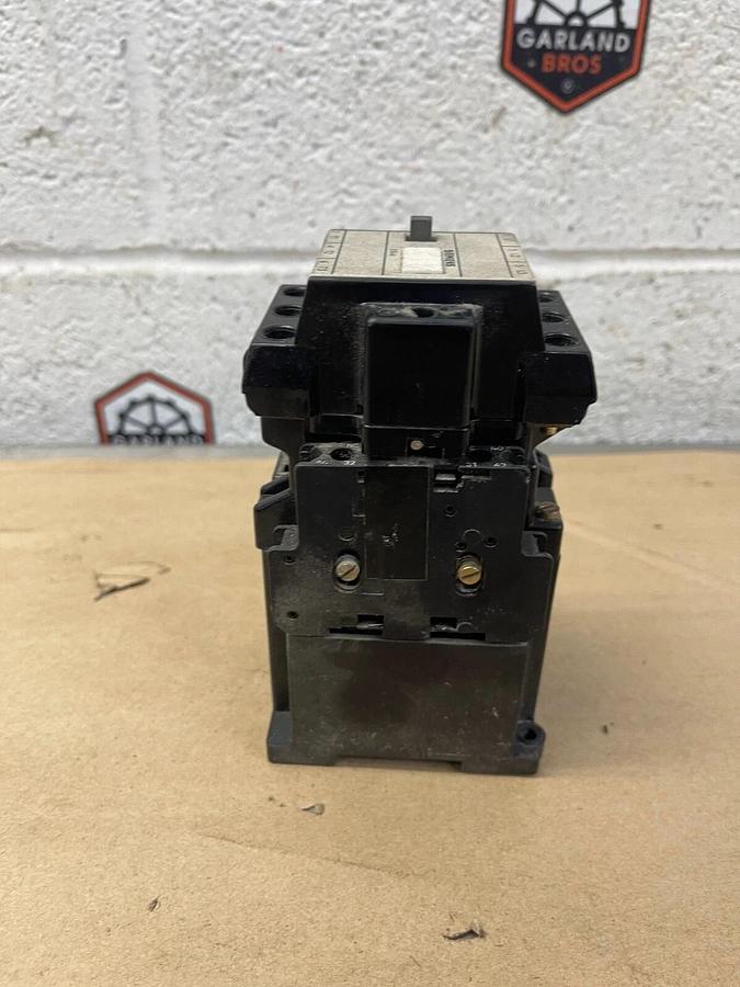 Used Siemens 3TB44 17-0B Circuit Breaker, Contactor, 600 VAC