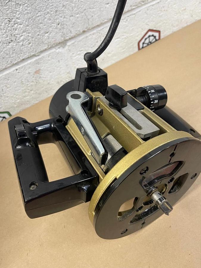 Used Black & Decker 7615-1 Medallion Plunge Router 1-1/2HP Type 1, 9.0A 25000RPM 120V