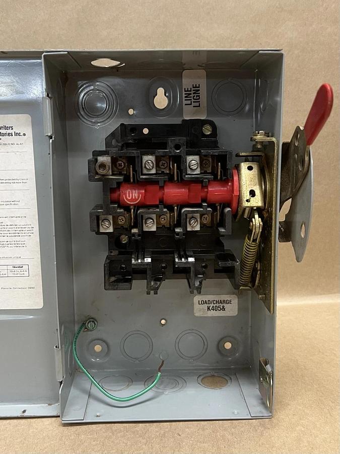 Used General Electric TGN3321 Model 8, 30A, 240VAC/250VDC Enclosed Safety Switch