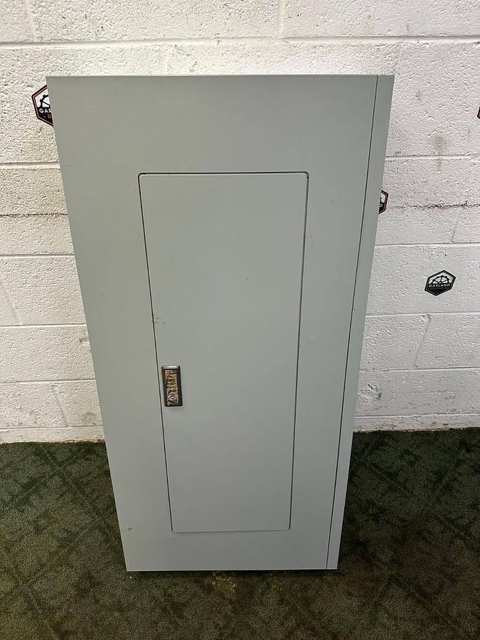 Used Eaton POW-R Line PRL2X Panel Board 480V 3 Phase 42 Slot System