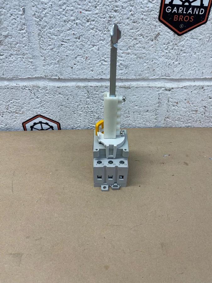 Used Allen-Bradley 194-A32-1753 Disconnect Switch 3-pole Ser B, 50/60Hz, 600VAC 32A