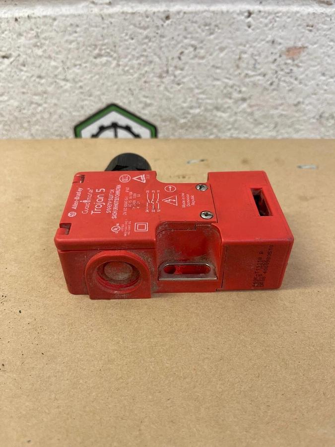 Used Allen Bradley 440K-T11118 B, Guard Master Trojan 5 Safety Switch w/o Door Clip