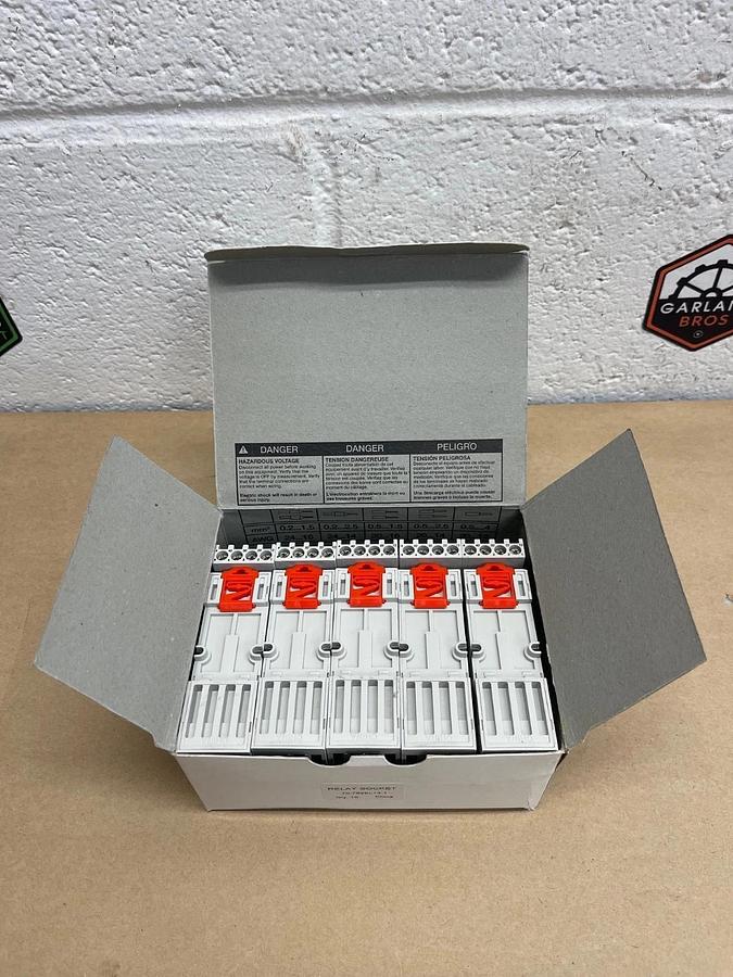 Used Magnecraft 70-782EL14-1 Relay Socket, 10A, 300V, Box Qty of 10