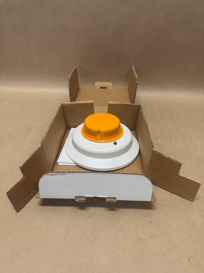 System Sensor 4WT-B 4 Wire Smoke Detector with Built In Sensor *NEW*