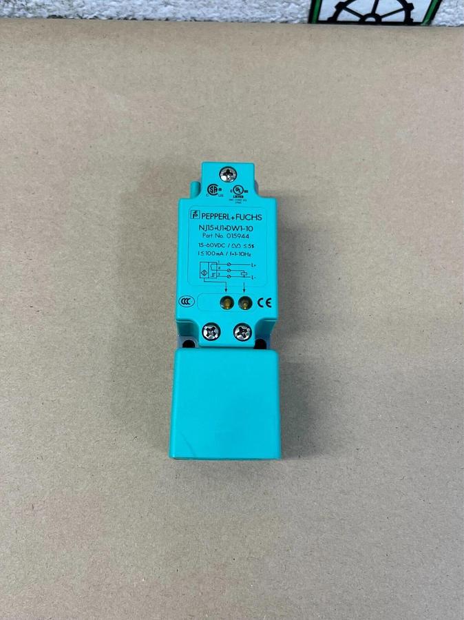 New - open box PepperL + Fuchs NJ15+U1+DW1-10 Proximity Switch